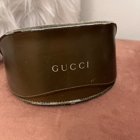 Gucci black w/gold sunglasses. Comes with original case, cleaning cloth and box. - Picture 2 of 7